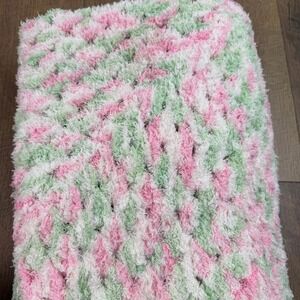 Handmade Crochet Chenille Baby Blanket Pink Green White Pinwheel‎ Swirl Lap